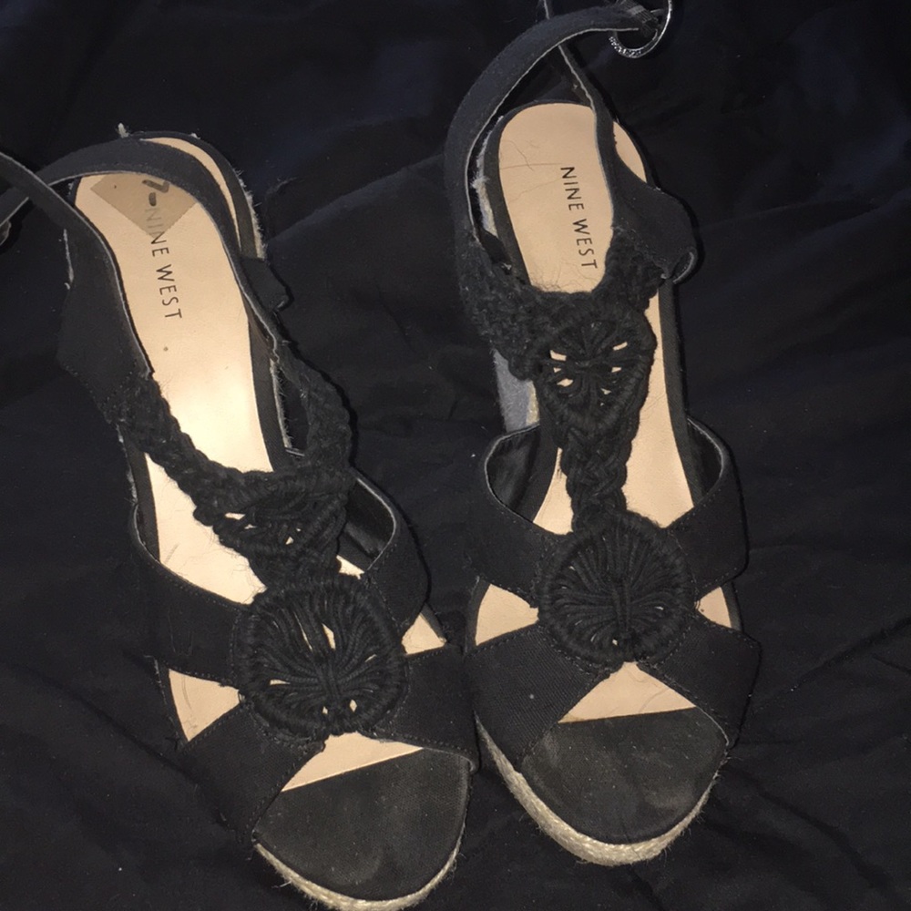 BLACK NINE WEST WEDGES !!